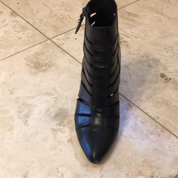 Stuart Weitzman Black Airliner bootie - Picture 6 of 9